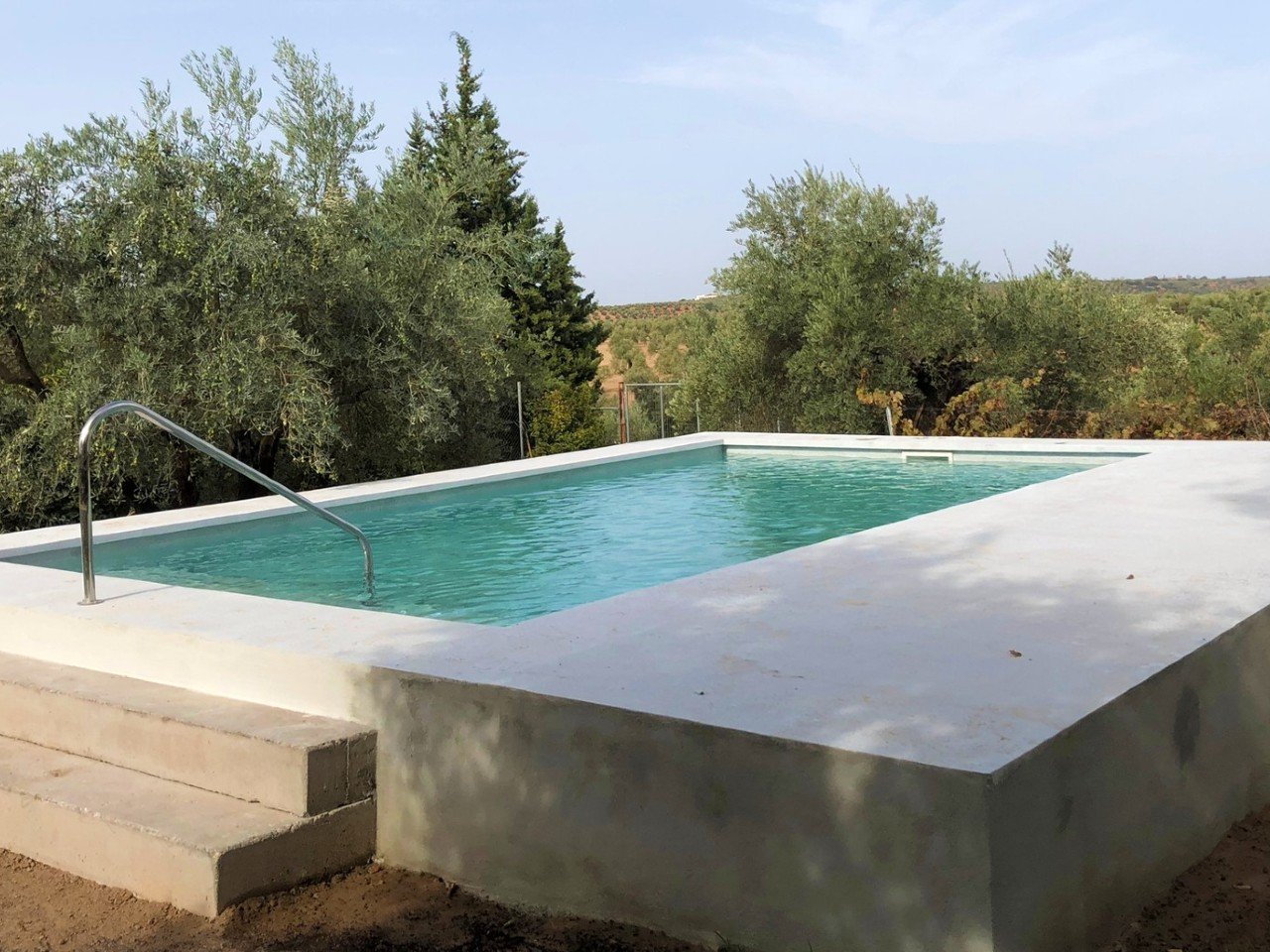 piscina casa rural marmolejo